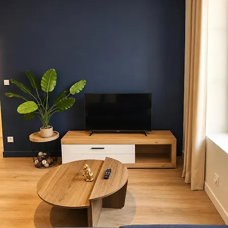 L'azur - T2 Avec Jardin, Terrasse Et Climatisation *